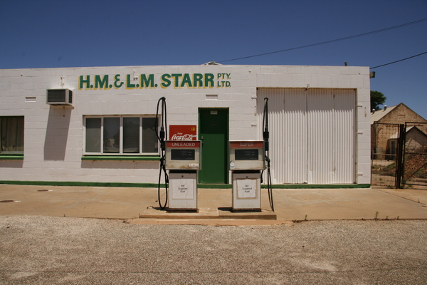 Outback Petrol Stn : Behind the scenes : Fiona Watson Production